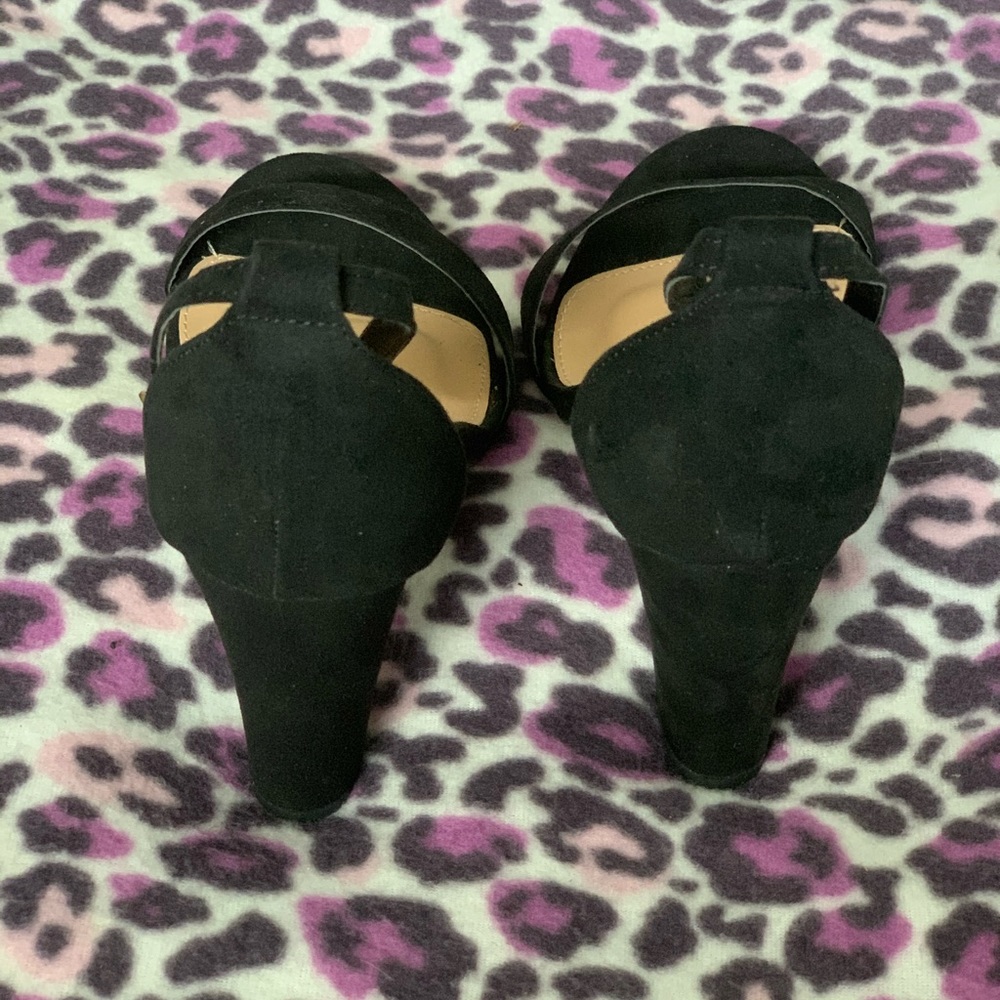 Cute Heels - Picture 2 of 3
